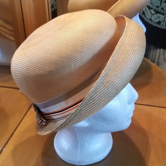 Vintage, Fleur de Lis straw hat. - Picture 2 of 7